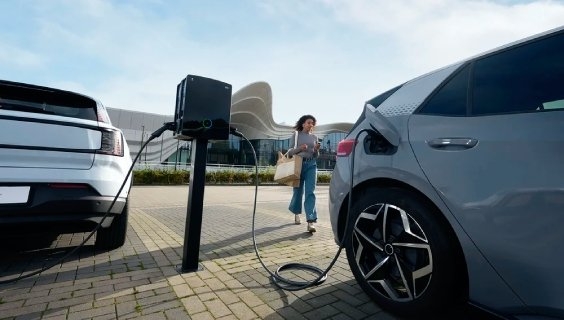 Eichrechtskonforme Wallboxen für gewerbliches und halböffentliches Laden