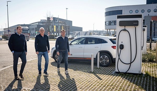 DC-laadstation van EVBox bij eetcafé Westgaag