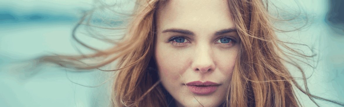 Vrouw die geniet van de frisse lucht van ECOAIR