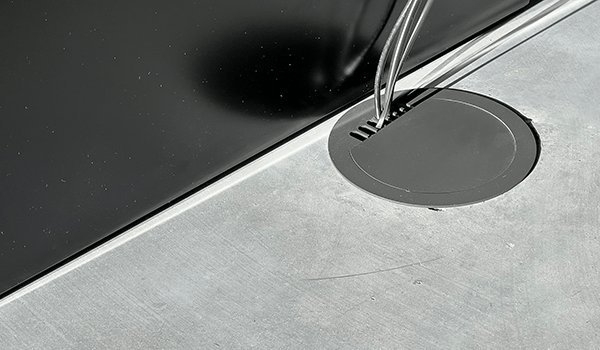 De ronde vloerdoos van OCS geïnstalleerd in de vloer