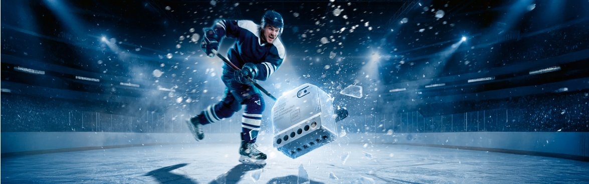 IJshockey schaatser met de JUNG Home Pucks