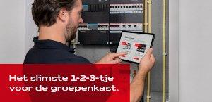 Installateur die de configurator uitvoert van ABB met een tekst erin afgebeeld