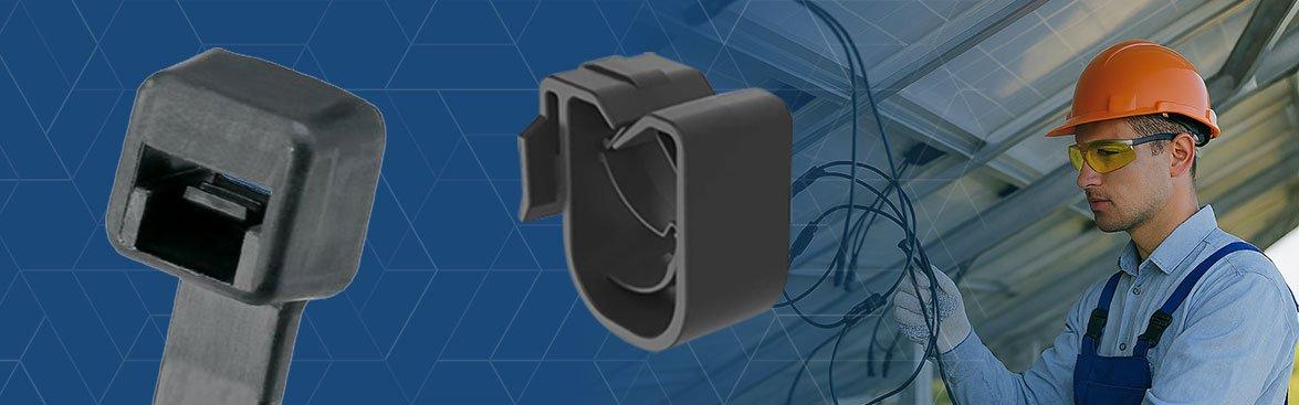 Installateur die in een industriële omgeving bezig is met de kabelbinders van Panduit