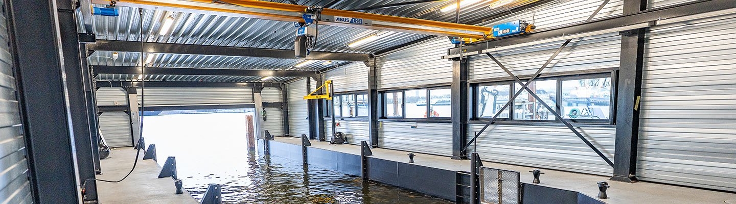Het boothuis voor waterstofschip Neo Orbis