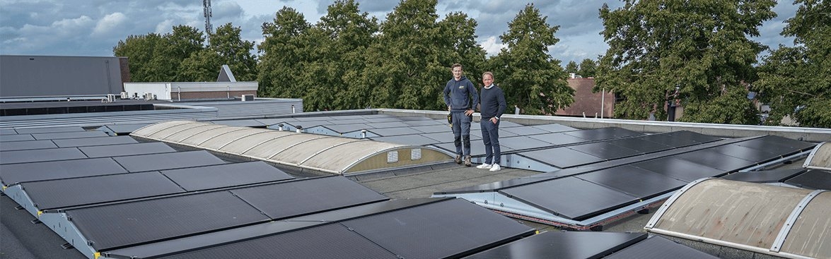 124 Energyra zonnepanelen op het dak van machinefabriek De Gouw in Purmerend