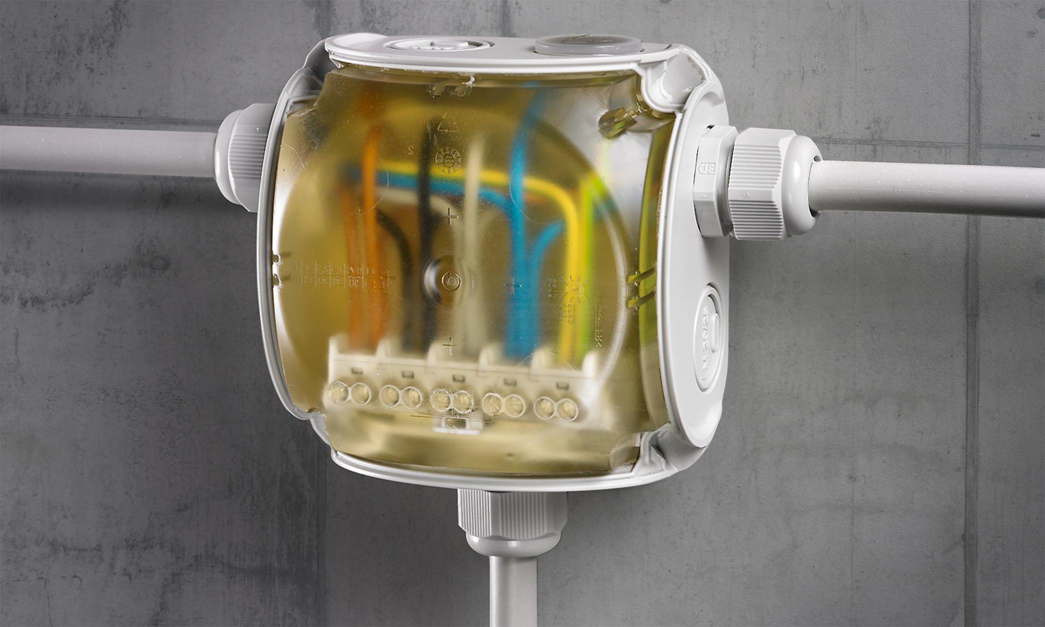 . Eén van de unieke kenmerken van de HENSEL Enycase kabeldoos is de innovatieve klemtechniek