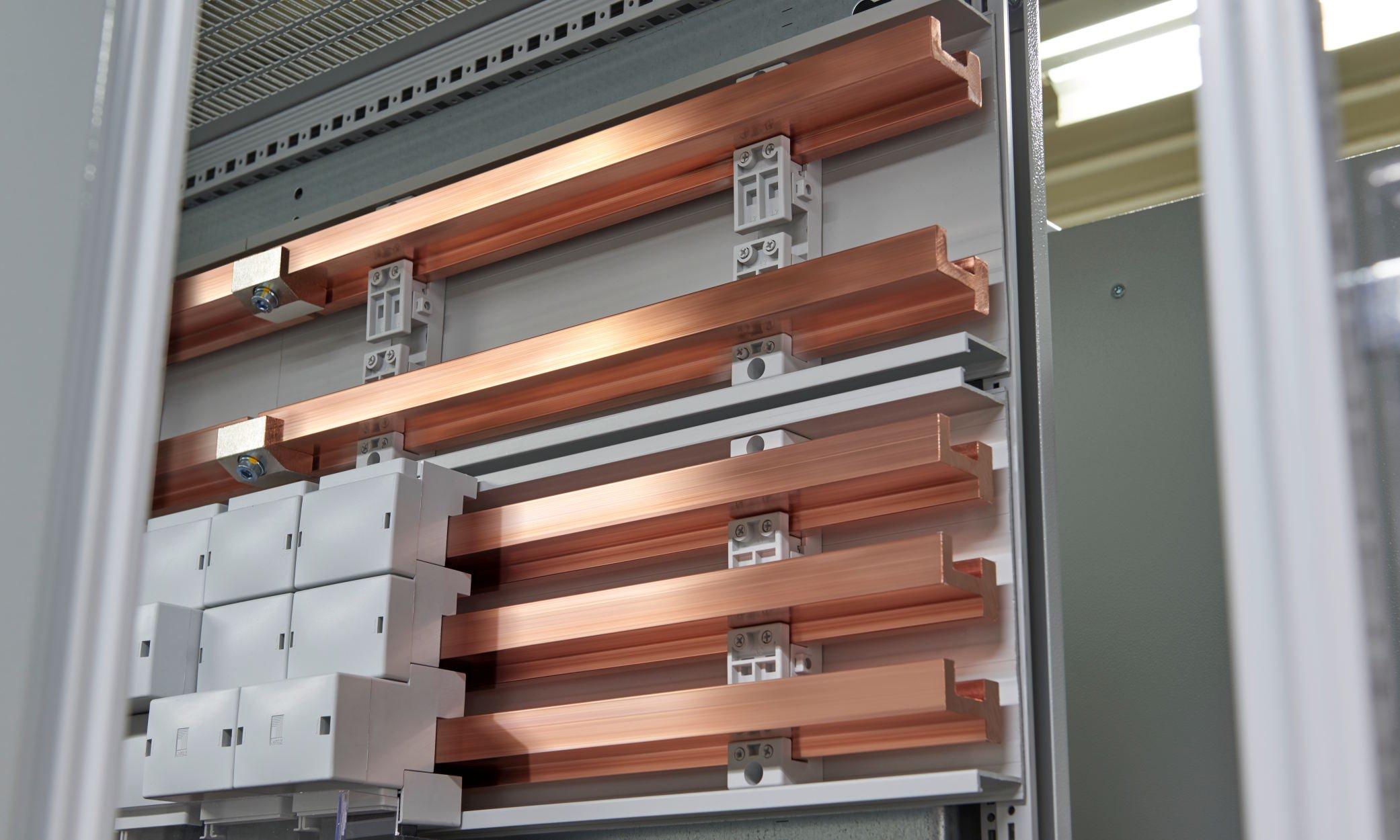 Met RiLine Compact biedt Rittal stroomverdeling tot 160 A in de kleinste ruimte