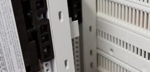 Lees meer over het Rittal RiLine railsysteem bij Rexel Nederland