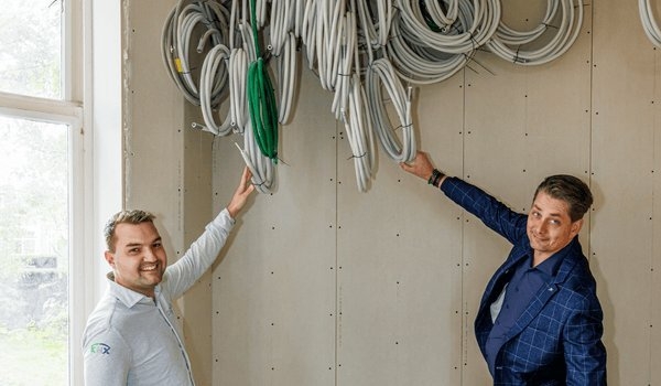 “Door sensoren en actuatoren zijn functies zoals zonwering en klimaatbeheersing in bredere zin volledig geïntegreerd en geautomatiseerd.” - Kruijer