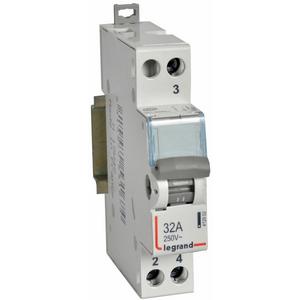 Schalter für Reiheneinbau - Wechselschalter mit Mittel. CX3 1 W 32 A 1 Modul - 412902