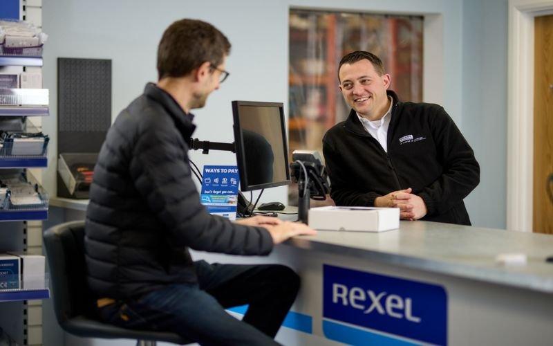Branch colleague helping a customer at the counter