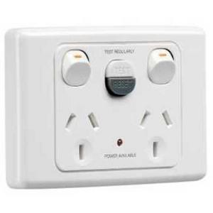 TWIN SWITCHED SOCKET OUTLET 250V 10A WHITE