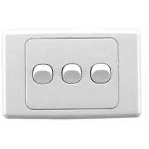 SWITCH 3 GANG HORIZ WHITE 10A