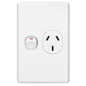 GPO VERTICAL C2000 SERIES CLASSIC SINGLE 10A WHITE
