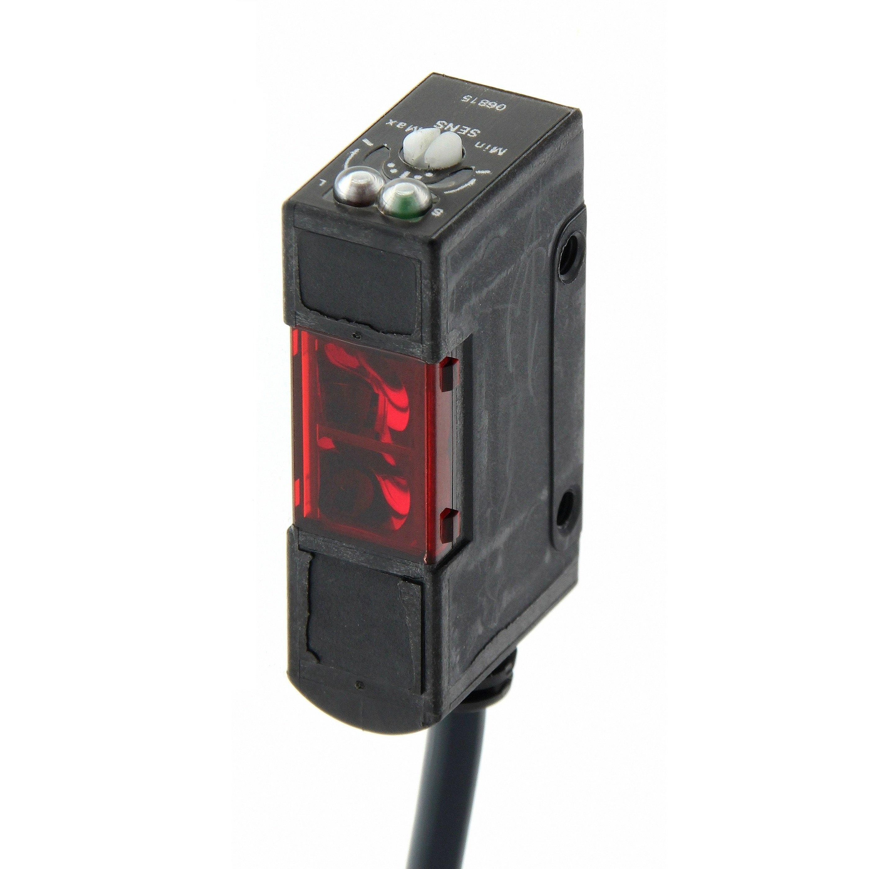 E3S-AD62, Photoelectric sensor, diffuse, 700mm, DC, 3-wire, NPN, vertical, 2 m cable