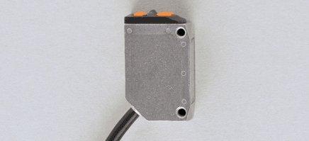 O6P-FPKG/0,30m/US, Reflexlichtschranke, Rotlicht, Hell-/Dunkelschaltung,  (umschaltbar), PNP, 5 m, IP 65, IP 67, IP 68, IP 69K, 0,3 m PVC-Kabel, M12 Steckverbindung