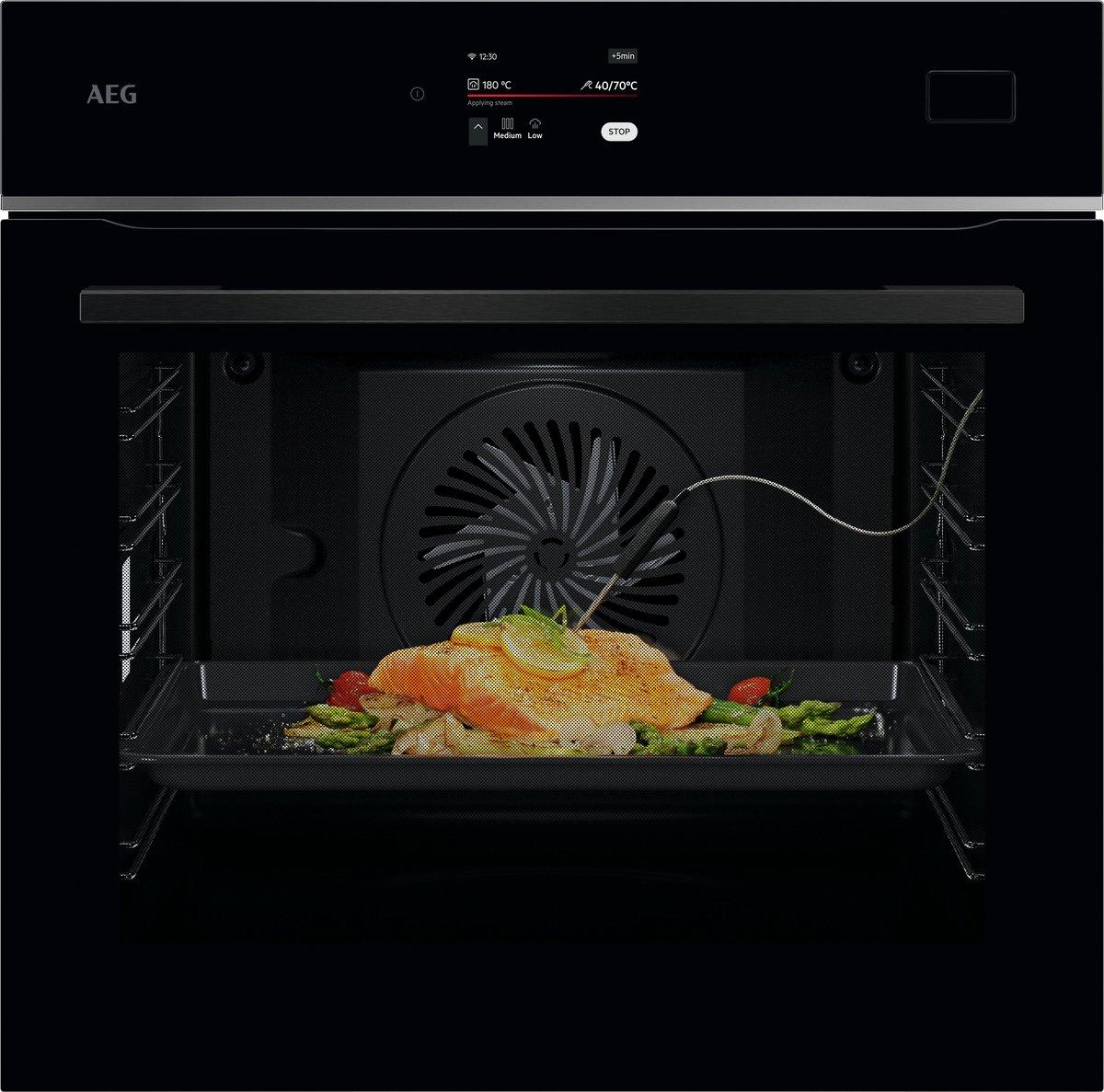 Einbaubackofen MealAssist Dampfbacköfen Serie 8000 mit SteamPro