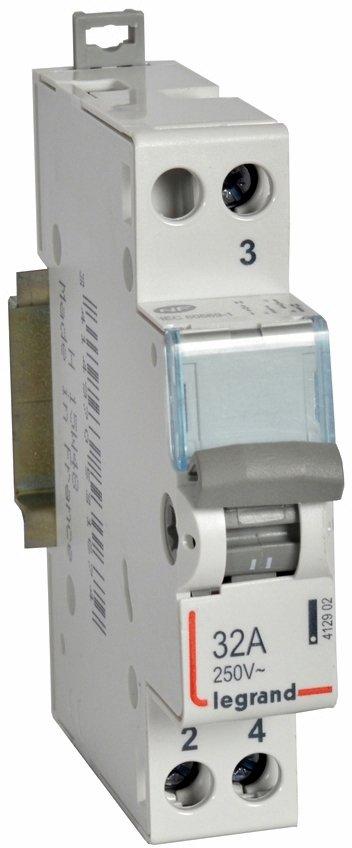 Wechselschalter mit Mittel. CX3 1 W 32 A 1 Modul