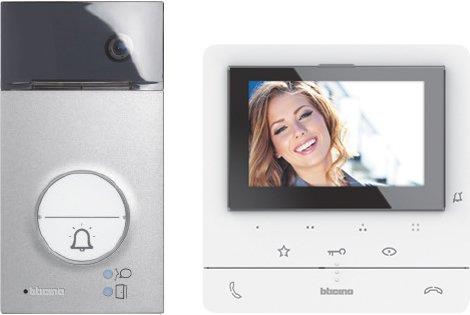 FlexONE Video-Set mit Türstation LINEA3000 1 und 2 Ruftasten + CLASSE100 V16E