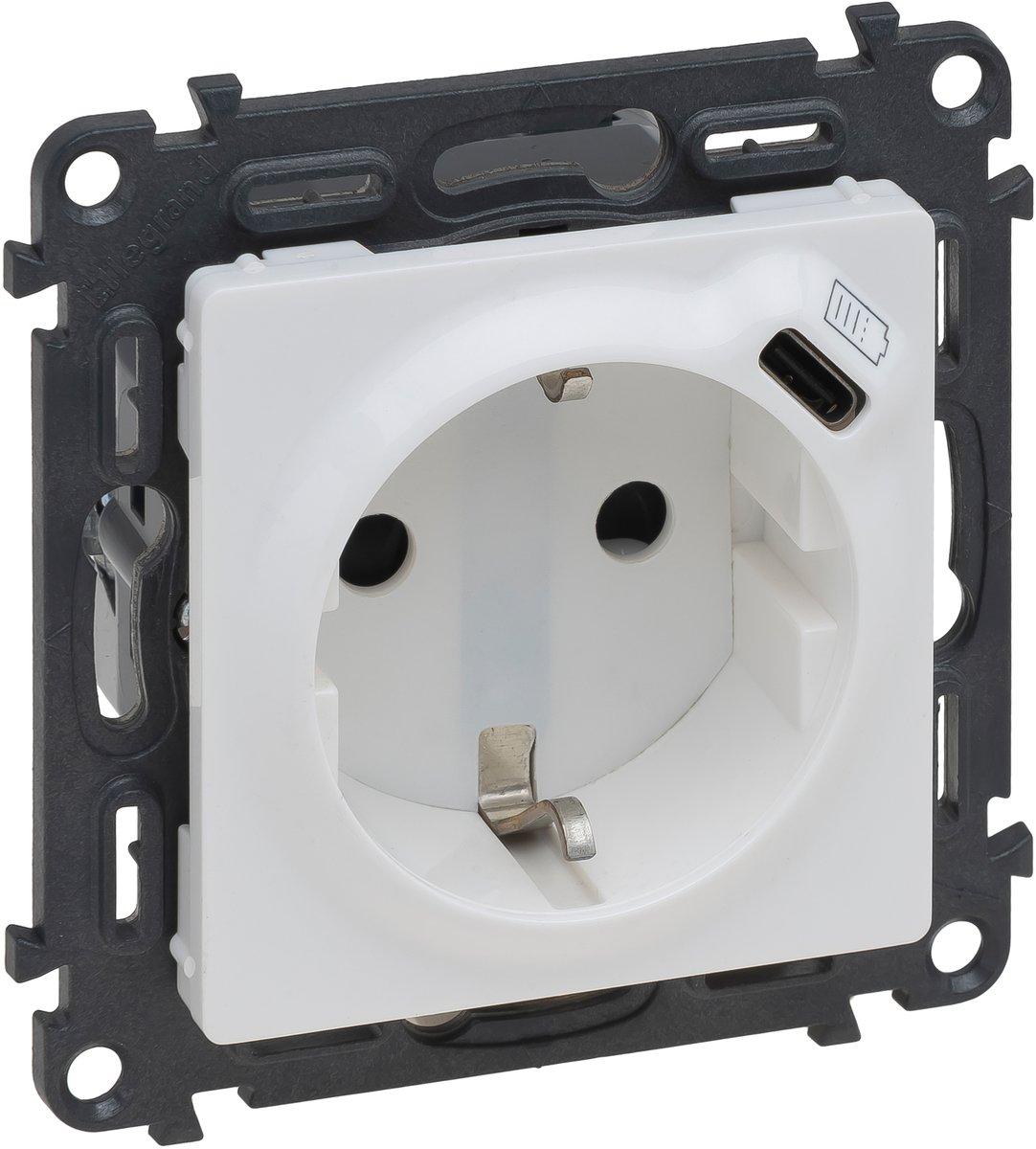 Valena Life Steckdose mit erhöhtem Berührungsschutz sowie USB-C Ladestecker ultraweiß