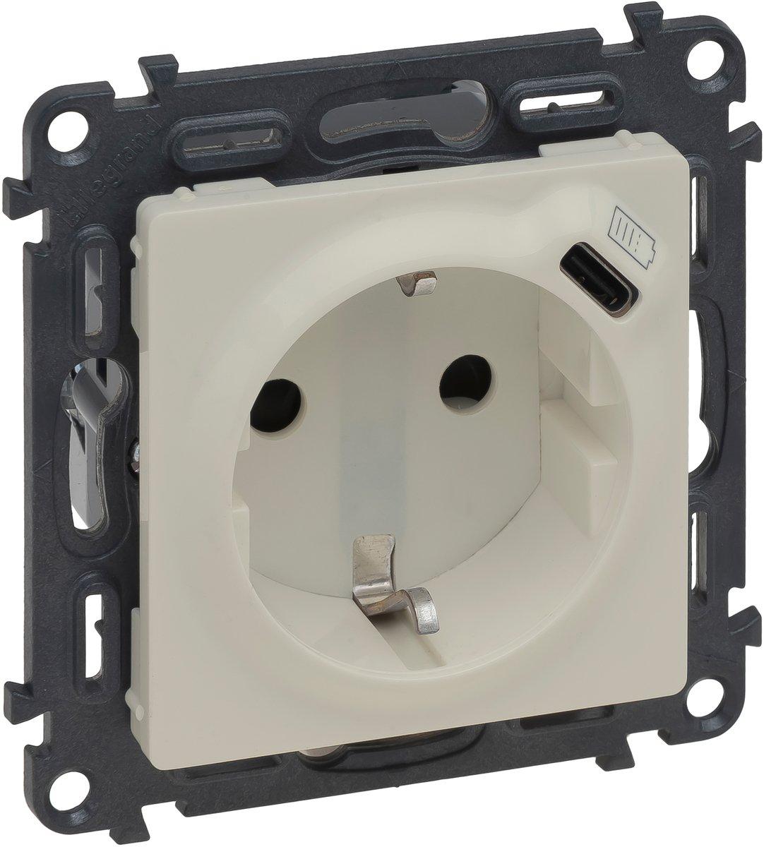 Valena Life Steckdose mit erhöhtem Berührungsschutz sowie USB-C Ladestecker