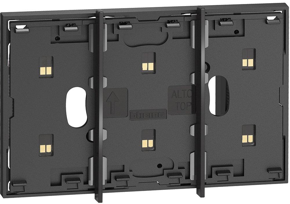 LivingNow 3-mod. Rahmen mit integr. Busleitung für 2-mod. Dose Farbe: Black