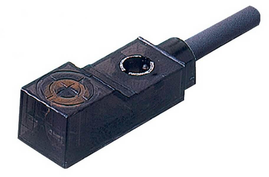 Näherungsschalter induk. längsseitig n. abgeschi. 2,5mm DC 3-adr PNP S 1-m-Kabel